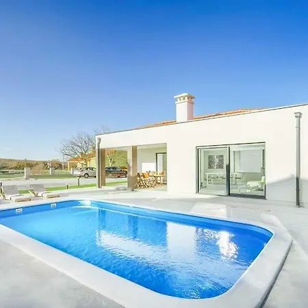 Salakovci Sleeps 6 Pool Wifi * Raša